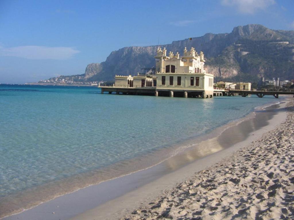 شقة La Stanza Vicino Al Mare , Una Camera Da Letto E Bagno Con Balcone Vista Mare باليستراتي المظهر الخارجي الصورة