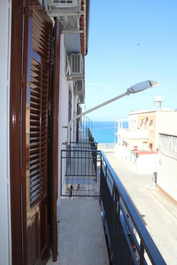 شقة La Stanza Vicino Al Mare , Una Camera Da Letto E Bagno Con Balcone Vista Mare باليستراتي المظهر الخارجي الصورة